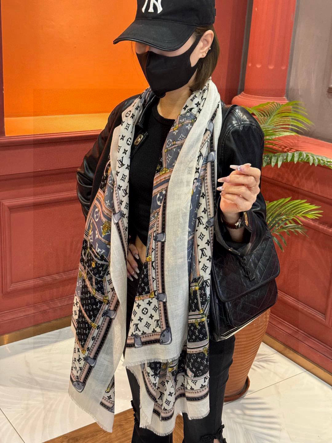 上新🆕❤️ 
lv 旅行包🔒款～ 
新款羊绒😍专柜同步🌈✨这个size不大不小特别好搭配，品质超级好‼️