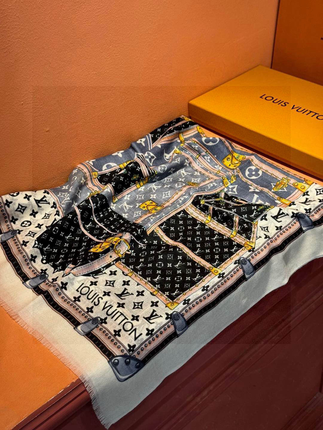 上新🆕❤️ 
lv 旅行包🔒款～ 
新款羊绒😍专柜同步🌈✨这个size不大不小特别好搭配，品质超级好‼️