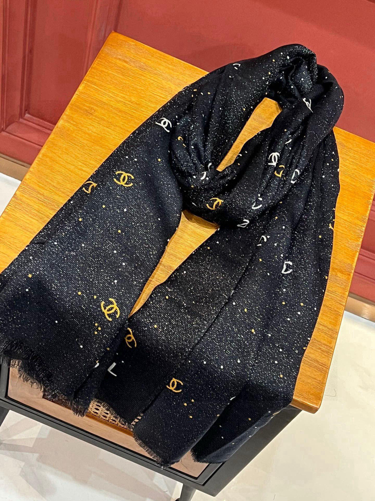   会发光发亮的围巾 💄💋新款客供银线💖羊绒面料长巾 😘美翻了流泪【银线心愿锁长巾】御用殿堂级极‼️新款