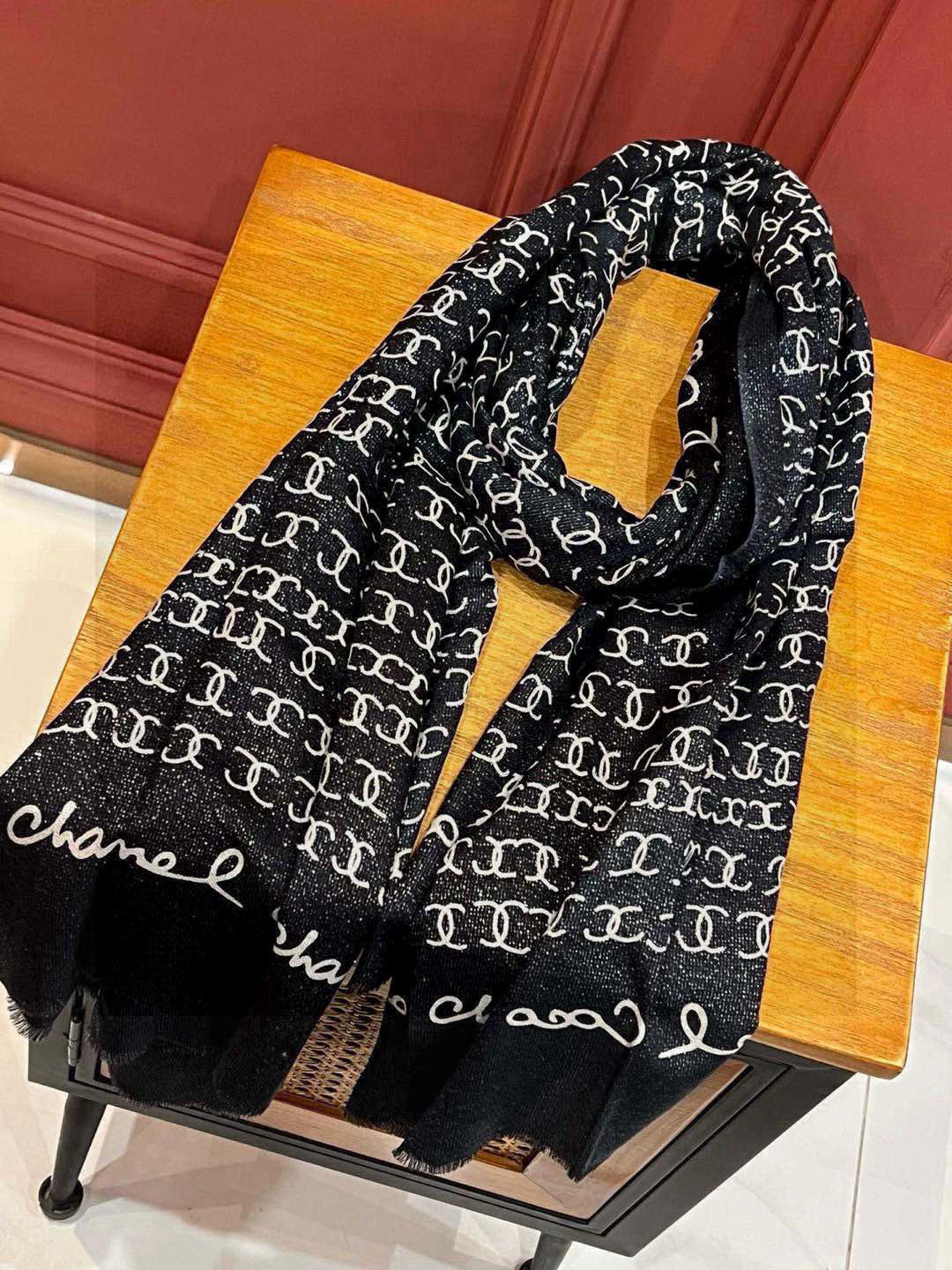  上新🌟 会发光发亮的围巾 💄💋新款客供银线💖羊绒面料长巾 😘美翻了流泪【手绘LOGO银线长巾】御用殿堂