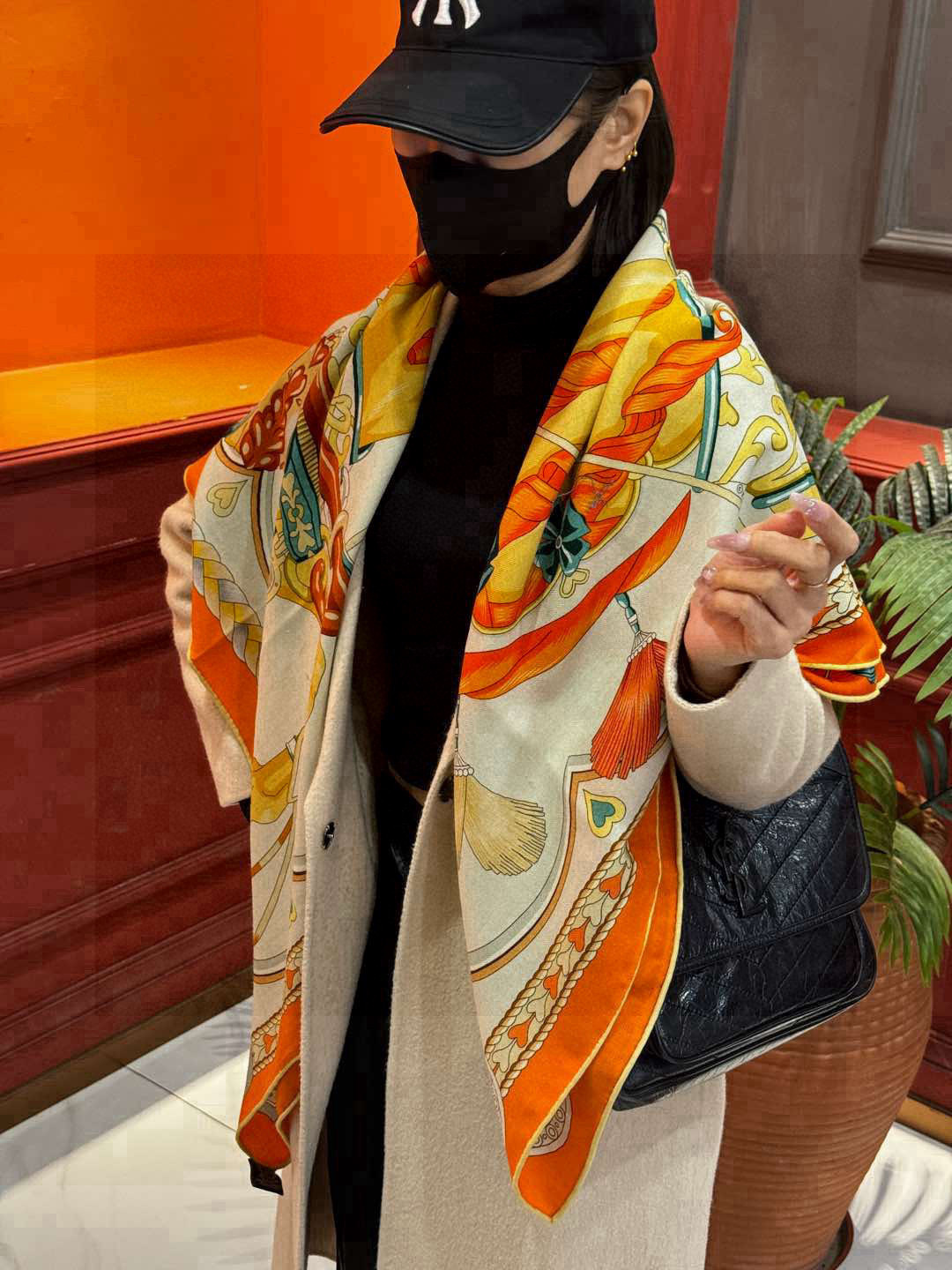 【双面同色】原单爱马仕140cm丝绒方巾💕 甜蜜的鞍具,装饰家芳登和佩西耶设计的一款餐盘增添骑士般的浪