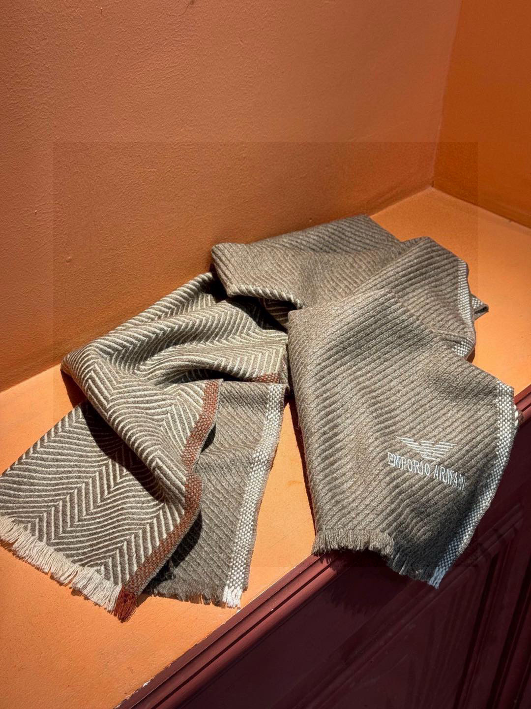   EMPORIO ARMANI。EA阿玛尼。秋冬新品，男士羊绒围巾。，无敌贴身质感，弹力极好，超级搭配
