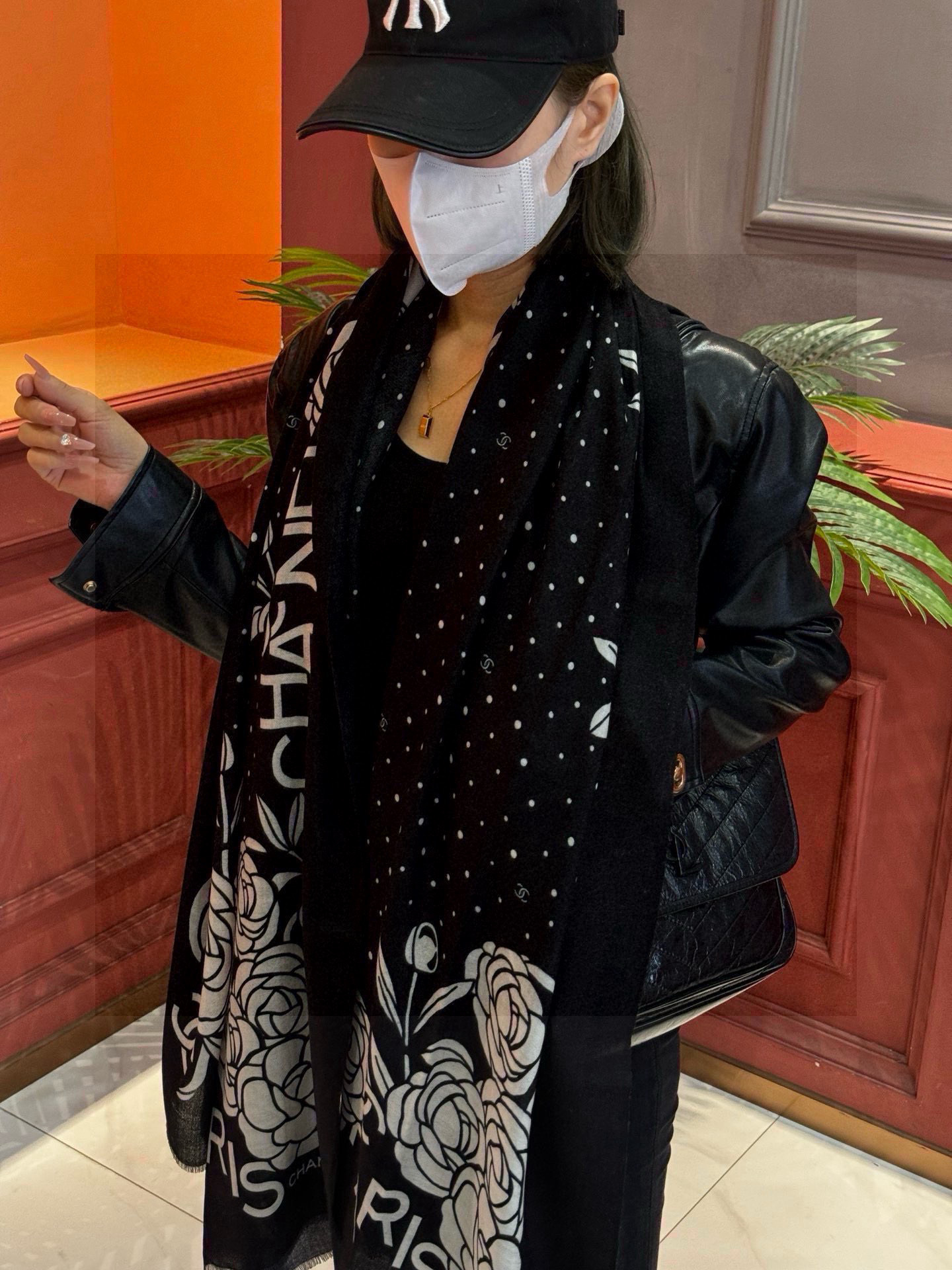 羊绒新款💞 新❤小香【山茶花长围巾】~超级抬气色!高级女人味!羊绒围巾也能这么美!!!这款双面花卉羊