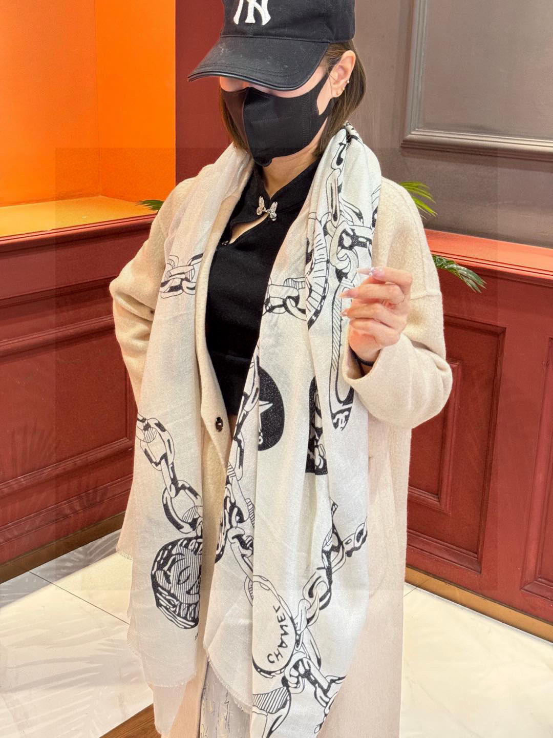  上新🌟 会发光发亮的围巾 💄💋新款客供银线💖羊绒面料长巾 😘美翻了流泪【小香银线图标】，御用殿堂级极品