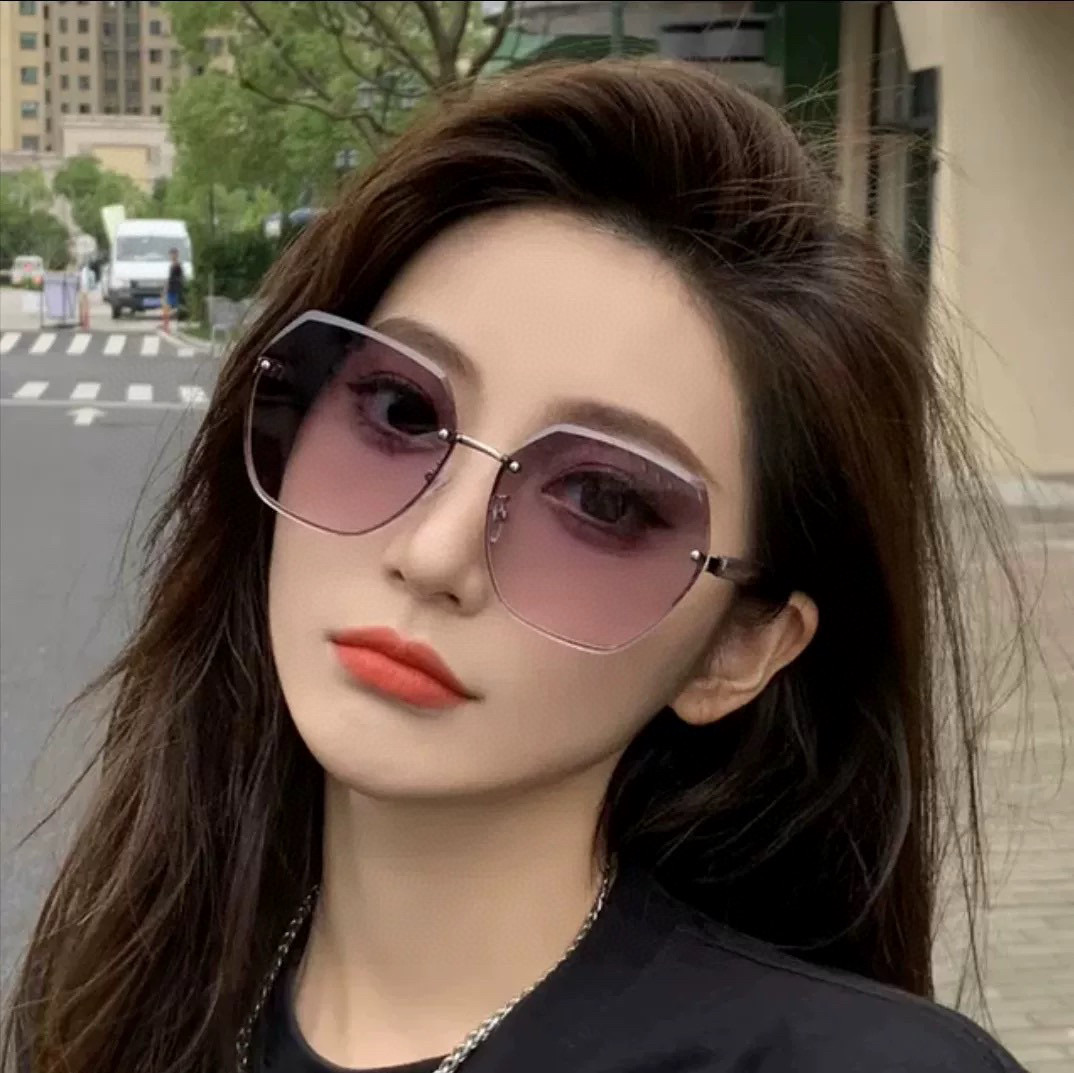 NO:256385,[Nylon polarization series] GUCCI frameless sunglasses ink polygonal design, not picky about face shape, it looks very elegant whether it is matched with a coat or a dress, nylon polarization lenses prevent UV rays Model G0638 glasses sunglasses sunglasses, glasses, gucci, skirts19860909【尼龙偏光系列】GUCCI无框太阳镜墨多边形设计,不挑脸型,无论搭配大衣还是连衣裙都非常显气质尼龙偏光镜片预防紫外线 型号G0638眼镜墨镜太阳镜,眼镜,gucci,skirts,glasses