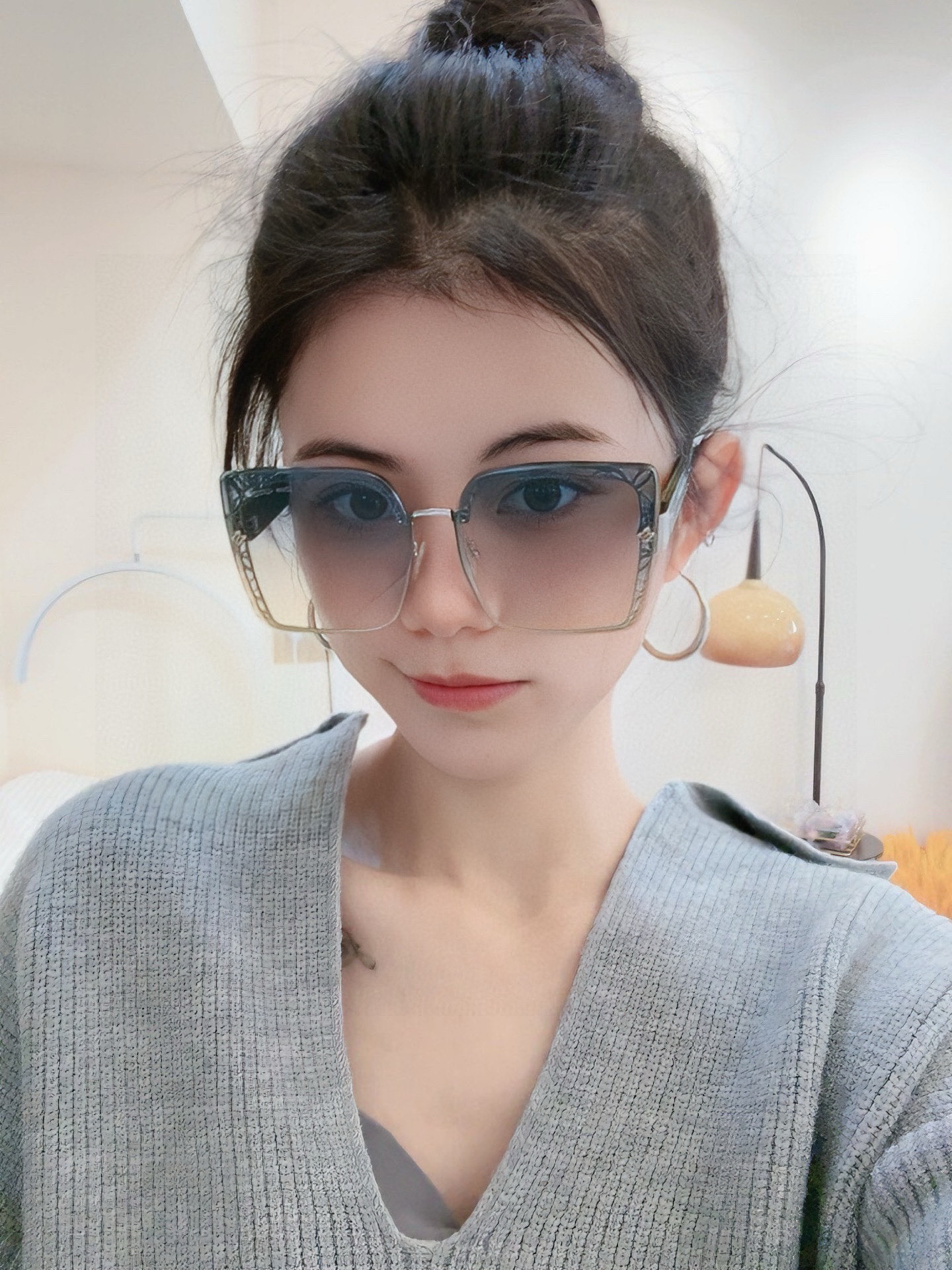 NO:256400,[Nylon Series] LV large frame sunglasses sunglasses classic square frame design, not picky about face shape, it looks very elegant whether it is matched with a coat or a dress, nylon lenses prevent UV rays Model L6191 glasses sunglasses, glasses, louis vuitton, skirts19860909【尼龙系列】lv大框太阳镜墨镜经典的方框设计,不挑脸型,无论搭配大衣还是连衣裙都非常显气质尼龙镜片预防紫外线 型号L6191眼镜墨镜太阳镜,眼镜,louis vuitton,skirts,glasses