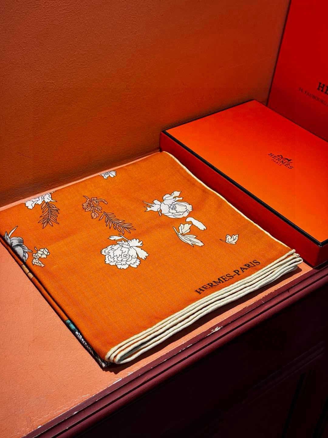 ❄【双面同色】原单Lv140cm丝绒方巾,《热气球》,本款方巾全新加入 U价🉐️ and Away 系列