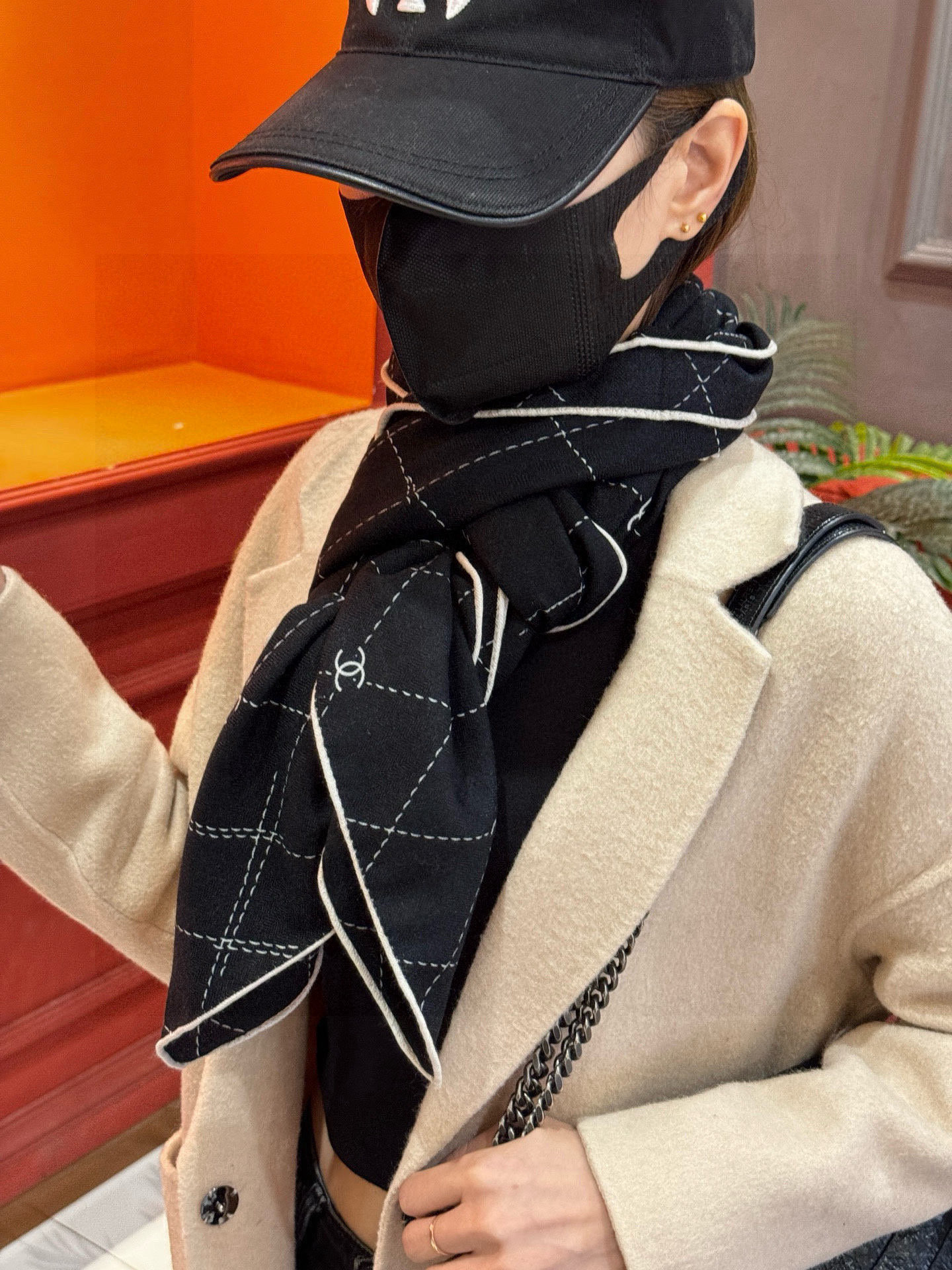 【升级双面同色 加密面料】 上新❤️ 
140*140台版印花  黑白二色 
 高级都市新贵！山茶花的再