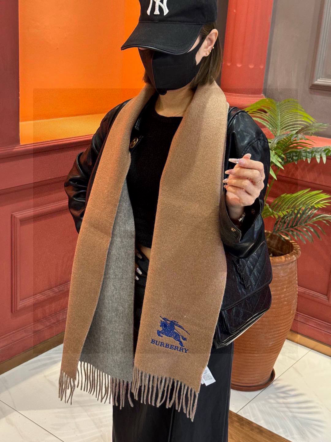   ✨✨太美了😍巴宝莉 情侣款 美到要尖叫😱专柜最新款🎊英伦欧美范儿 又是一款即时尚又实用的大围巾&长巾