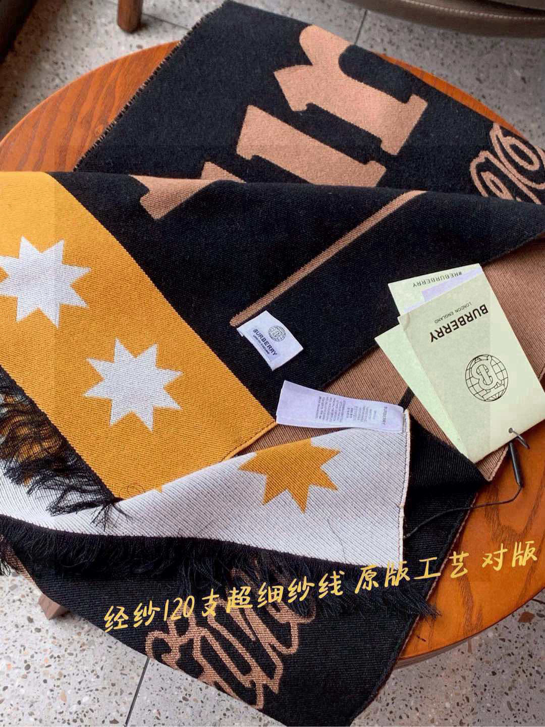   【柜姐实拍】揭秘这款为何能出道既是巅峰！
这么好看的风格谁能拒绝！丝毛质地！最经典的斜纹织造工艺！垂