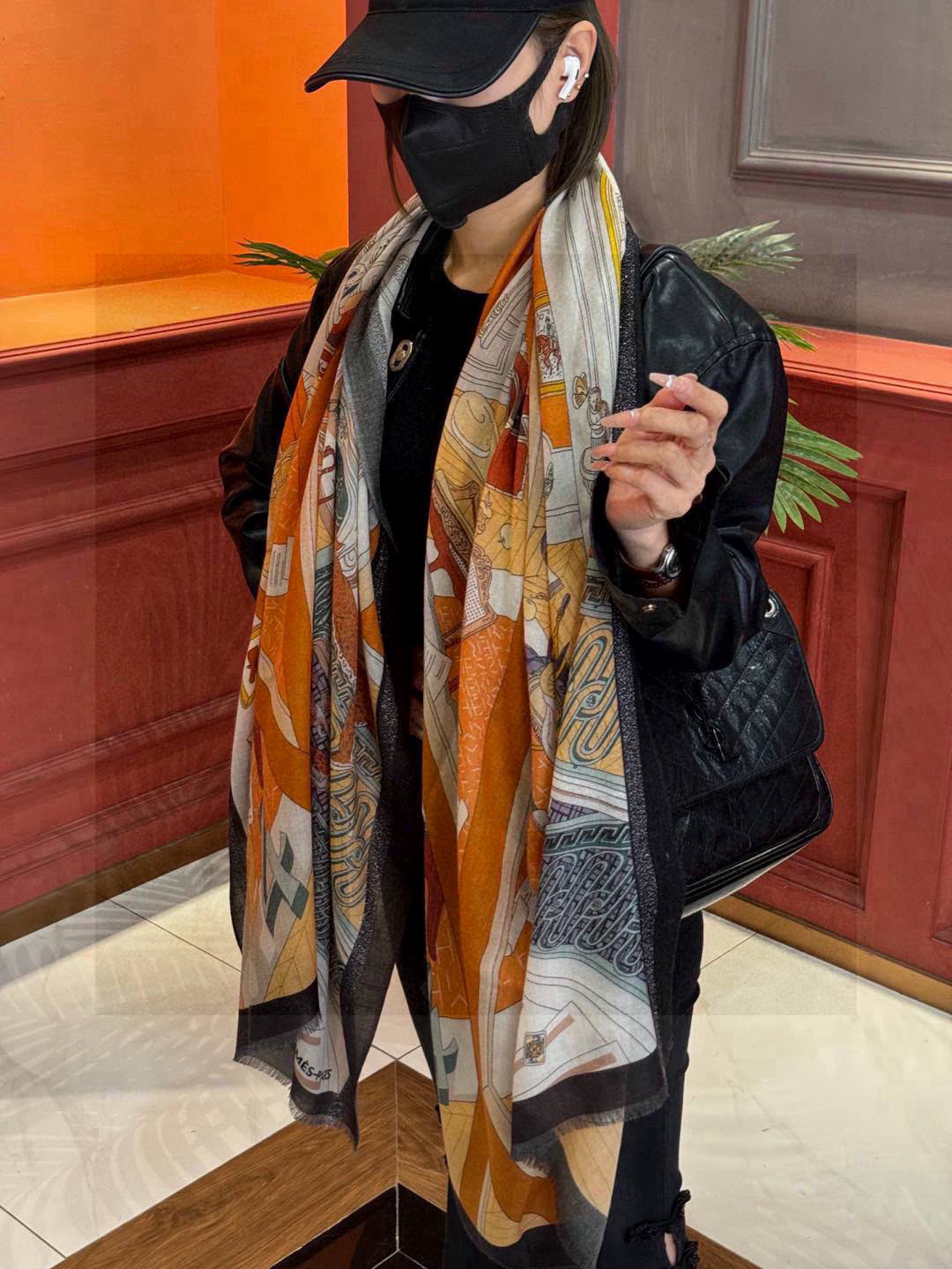    会发光发亮的围巾 爱马仕 专柜同步 买了都说好看羊绒印花‼️推荐💕顶级工艺超值‼️爱马仕专柜爆款🎁