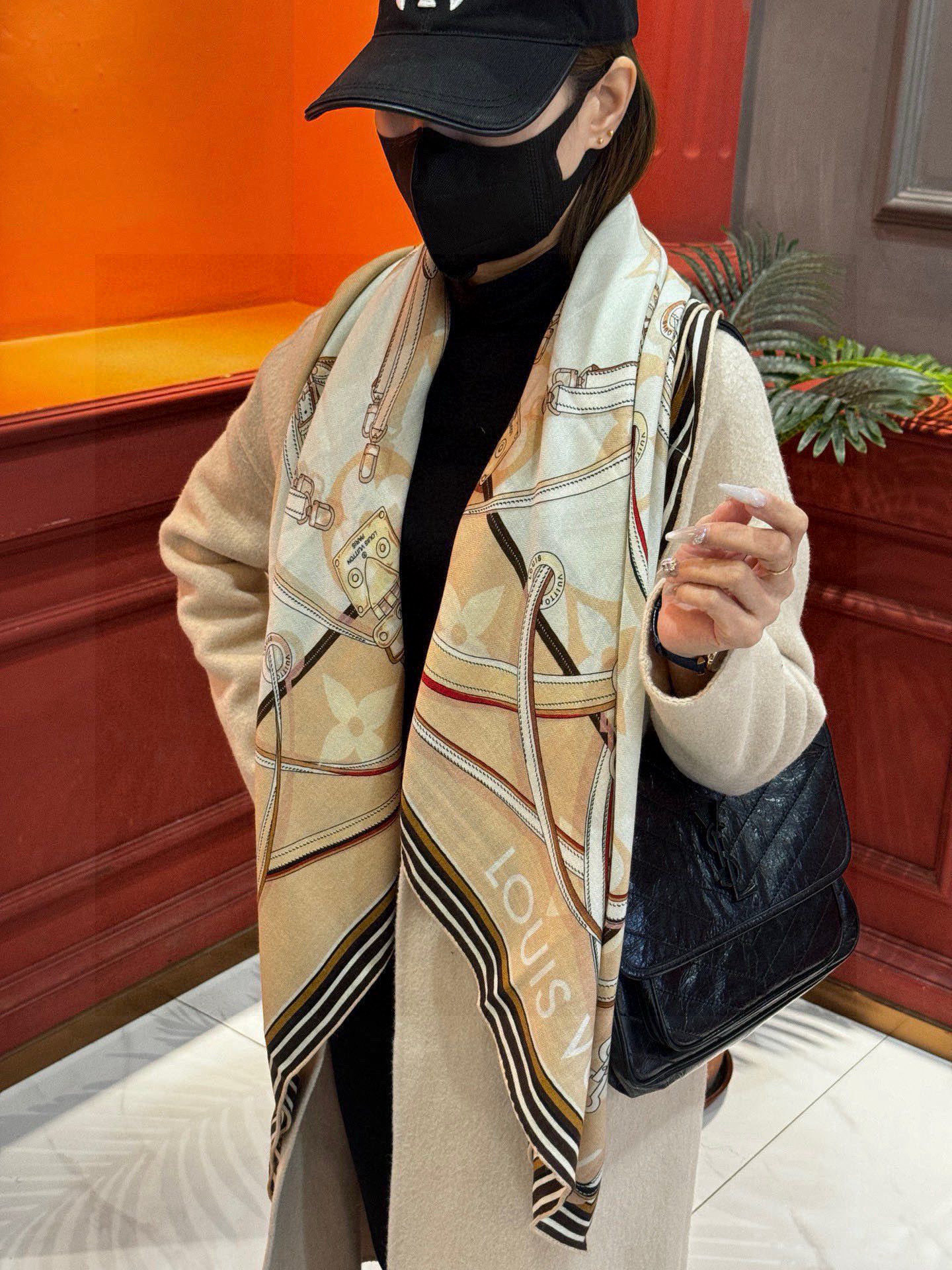  上新❤️ MONOGRAM JACQUARD DENIM
140丝绒 方巾   
【高定版  双面同色