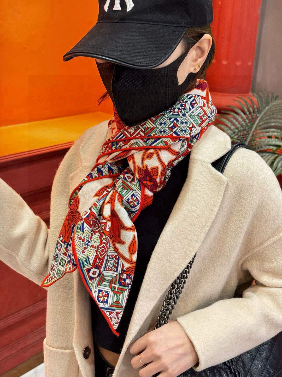  羊绒新款🆕👏👏买了都说好看‼️推荐💕爱马仕双面同色羊绒方巾【美洲豹与蜂鸟双面同色140】，顶级工艺超值