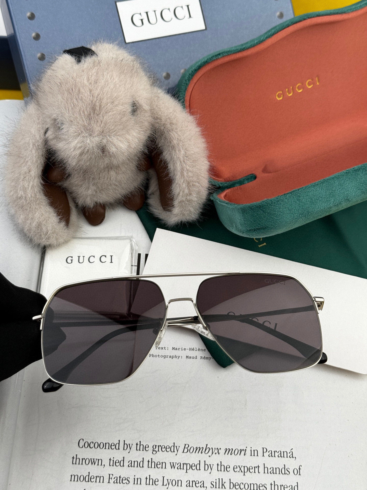        GUCCI 男款炫彩飞行员偏光太阳镜 ❤️材质：高清尼龙加厚卡槽高清偏光镜片 🌹无边框镜架