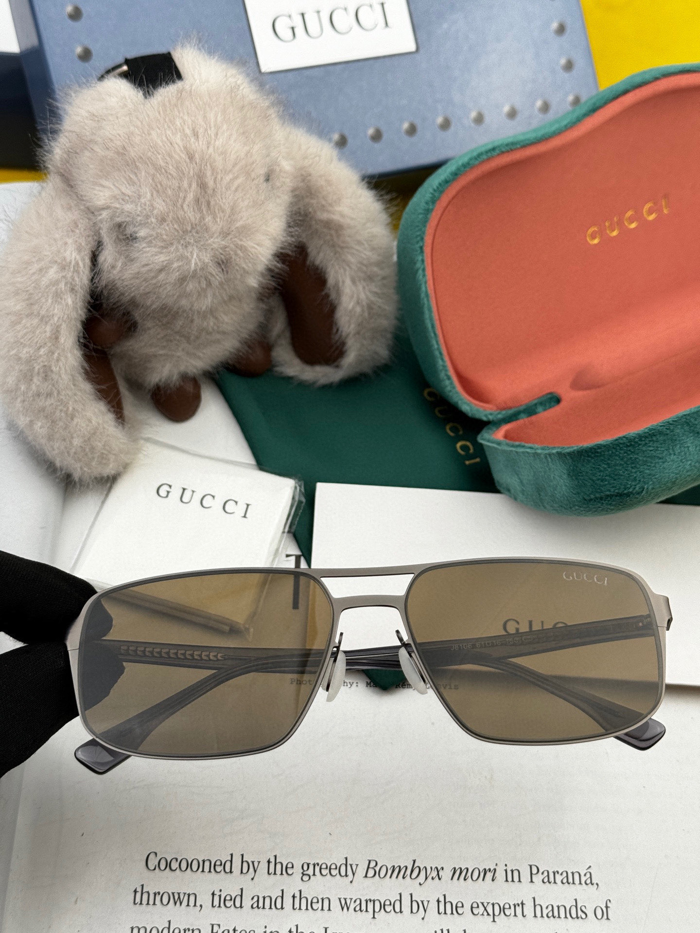       GUCCI 男款炫彩飞行员偏光太阳镜 ❤️材质：高清尼龙加厚卡槽高清偏光镜片 🌹无边框镜架