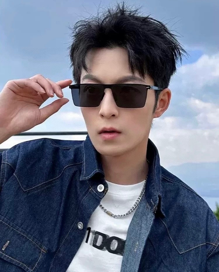 ♦️LV 2025新款男女情侣款太阳镜多边形墨镜iP电镀永不褪色 超轻超有弹性整幅眼镜无螺丝重要的是压不