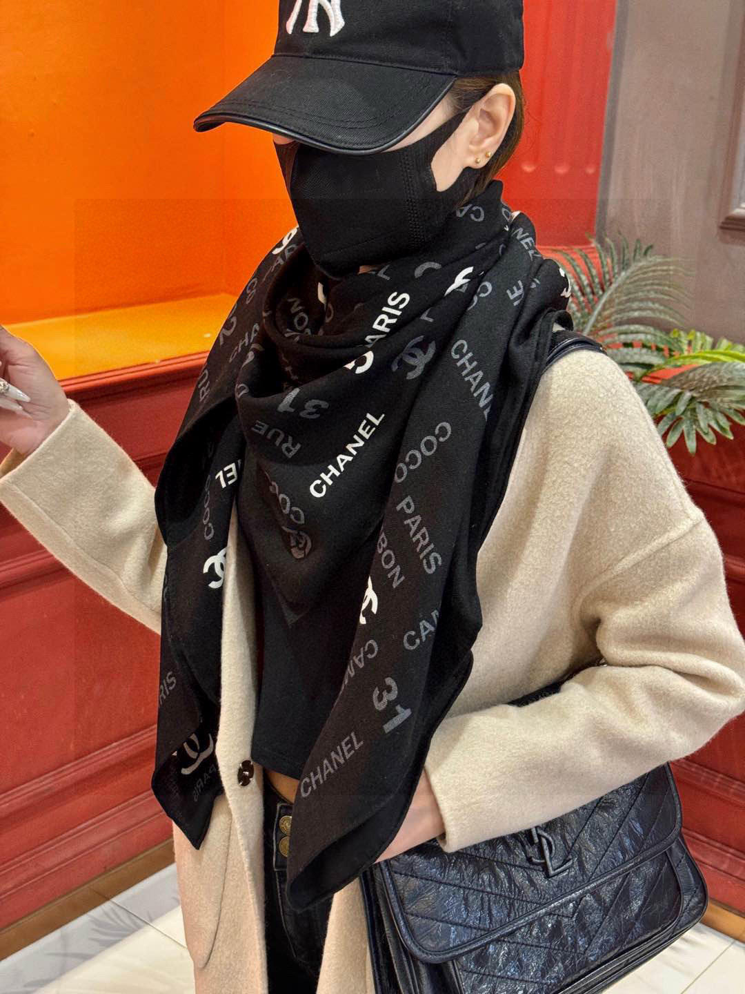 【升级双面同色 加密面料】 上新❤️ 
140*140台版印花  黑白二色 
 高级都市新贵！山茶花的再