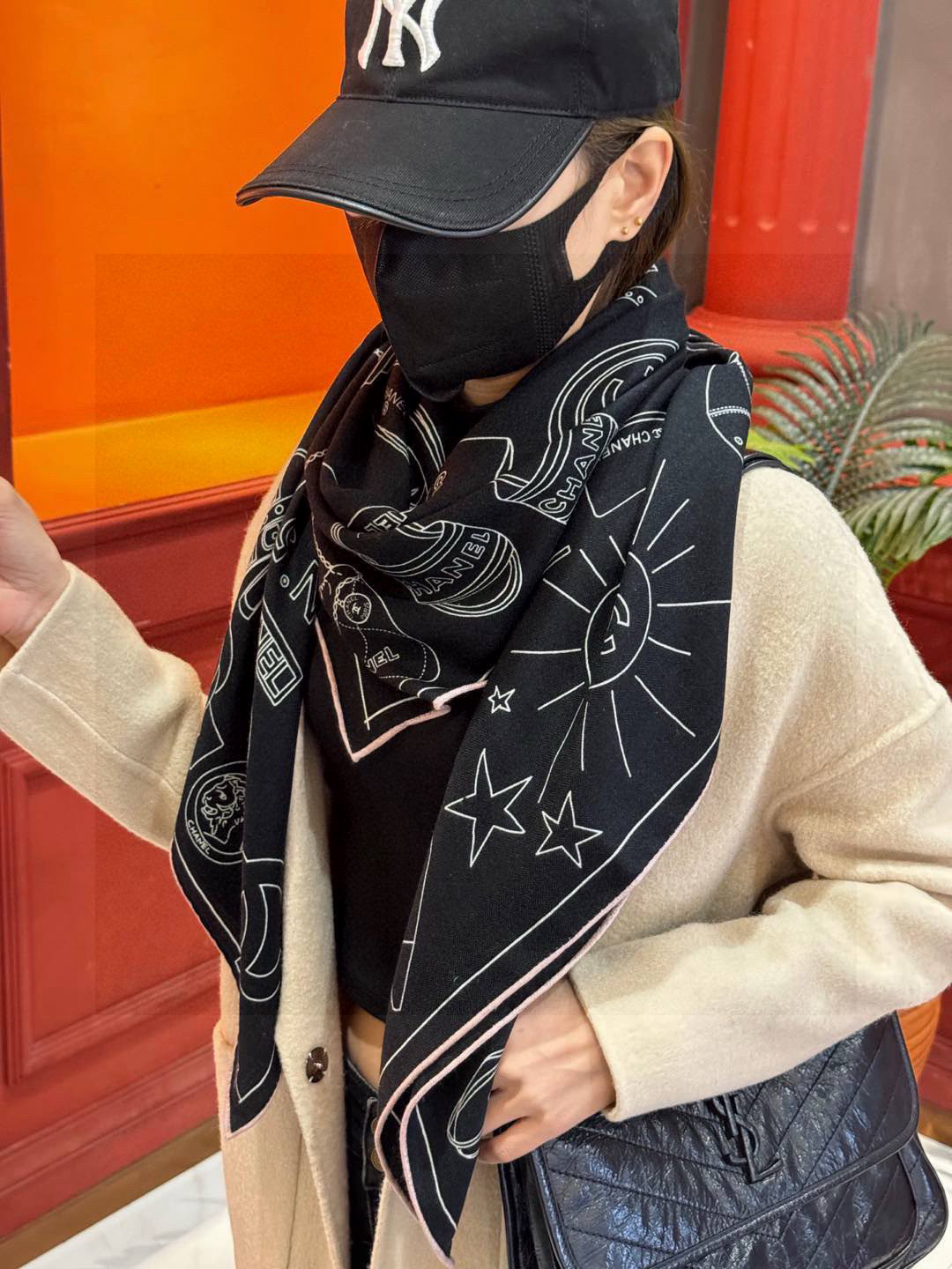 【升级双面同色 加密面料】 上新❤️ 
140*140台版印花  黑白二色 
 高级都市新贵！山茶花的再