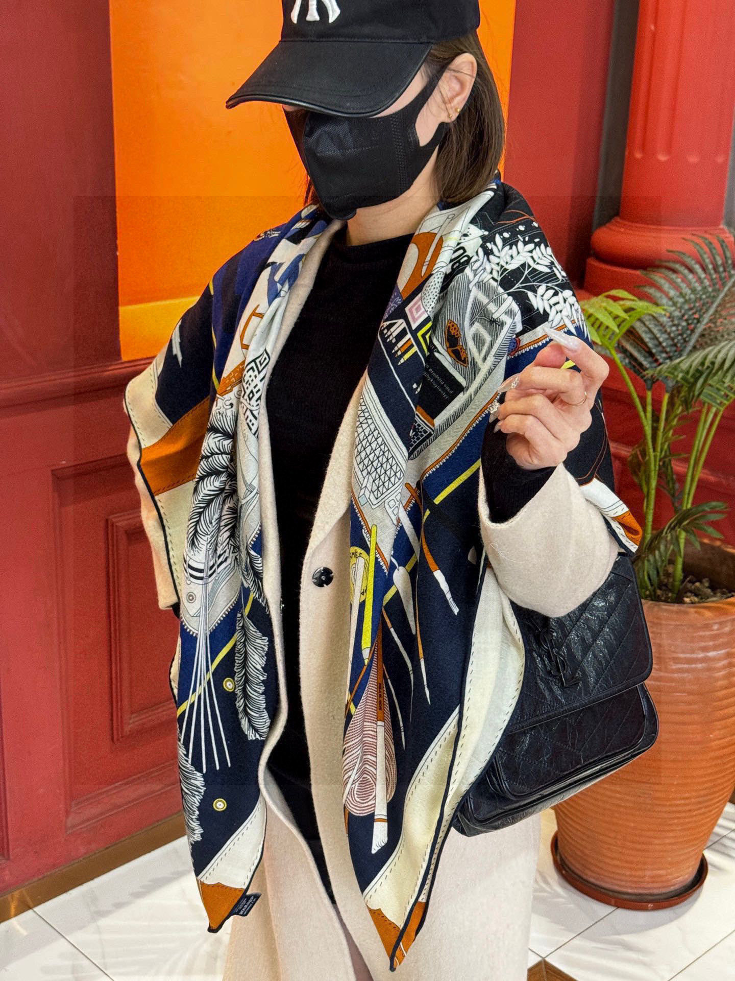 上新❤️。【手提行李】
上新中~
这款“手提行李”的款式花色也还是比较经典的颜色色也很秋冬。
创作
