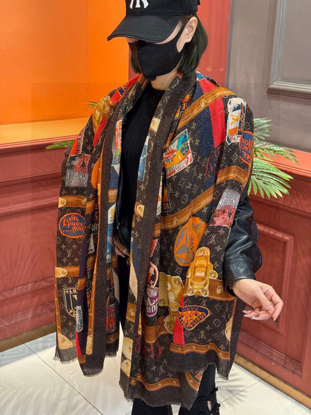   会发光发亮的围巾真心赞‼️驴家【L链条箱包花纹银丝长巾】银丝印花羊绒长巾，2023新款方巾来撷Nou