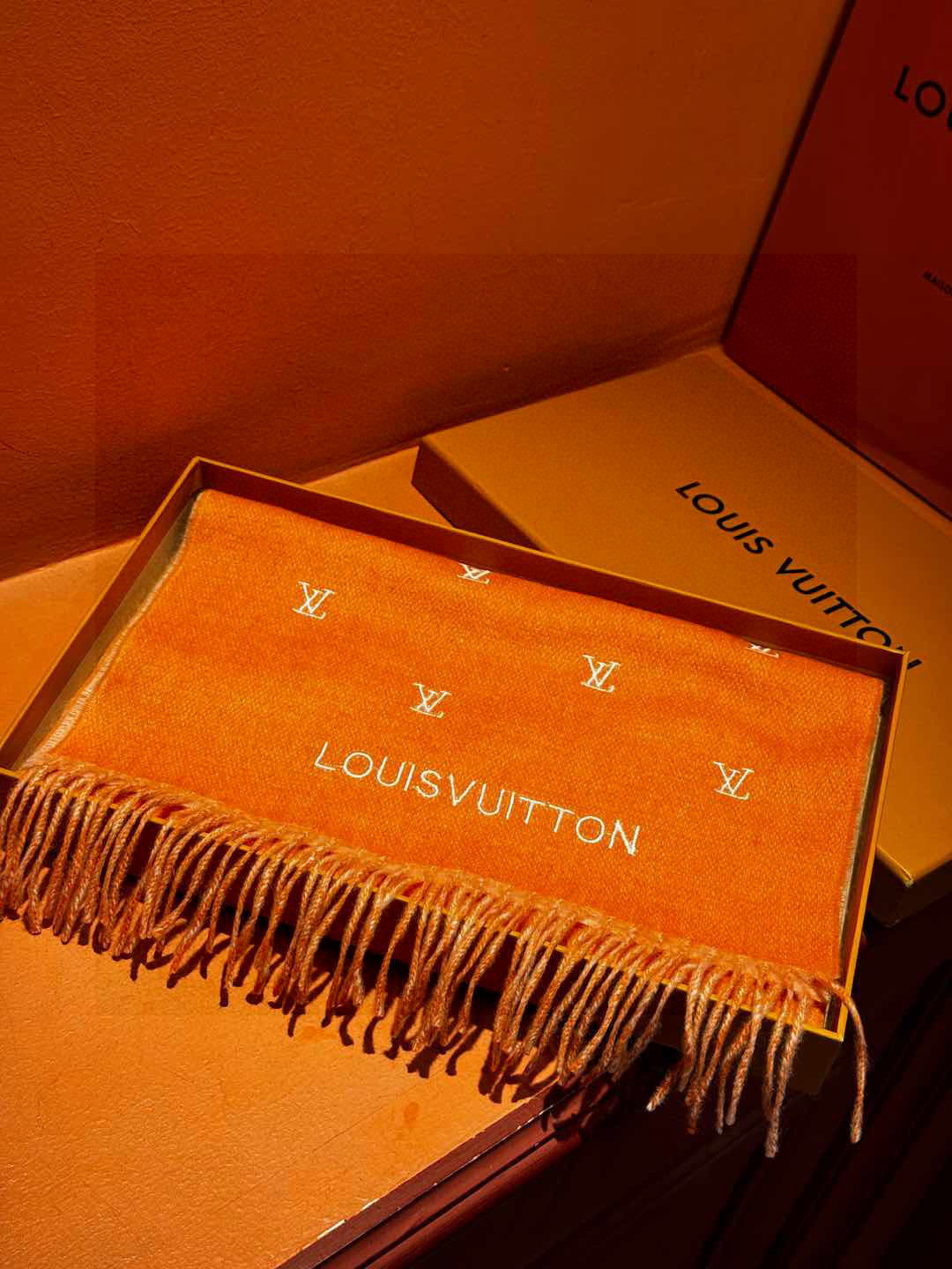   【LV】官网新款 情侣款 巴黎时装展双面羊绒围巾！采用蒙古高原细羊绒！手感满满地都是细腻的绒毛！这个