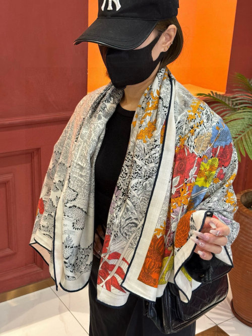 Hermès Double-Sided Silk Cashmere Shawl, Floral Print, 140cm x 140cm 1 Hermès Double-Sided Silk Cashmere Shawl, Floral Print, 140cm x 140cm