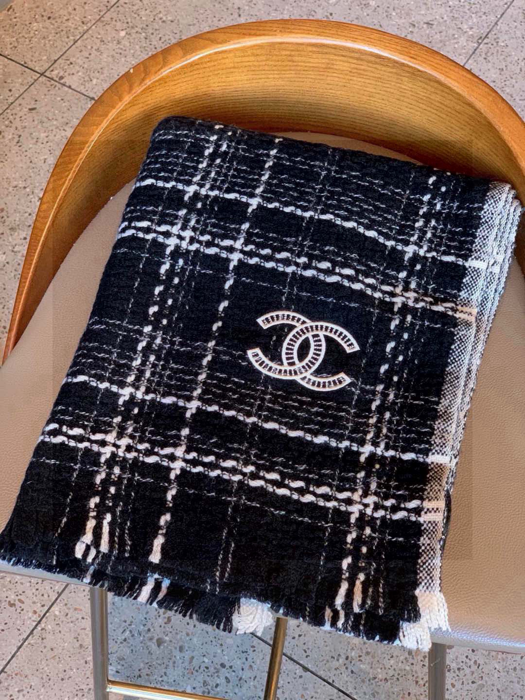  ‼️新😘😘香奈儿（CHANEL）年度最美‼️ 【双C编织格纹披肩】独家渠道原单货‼️年度最新力作 顶极