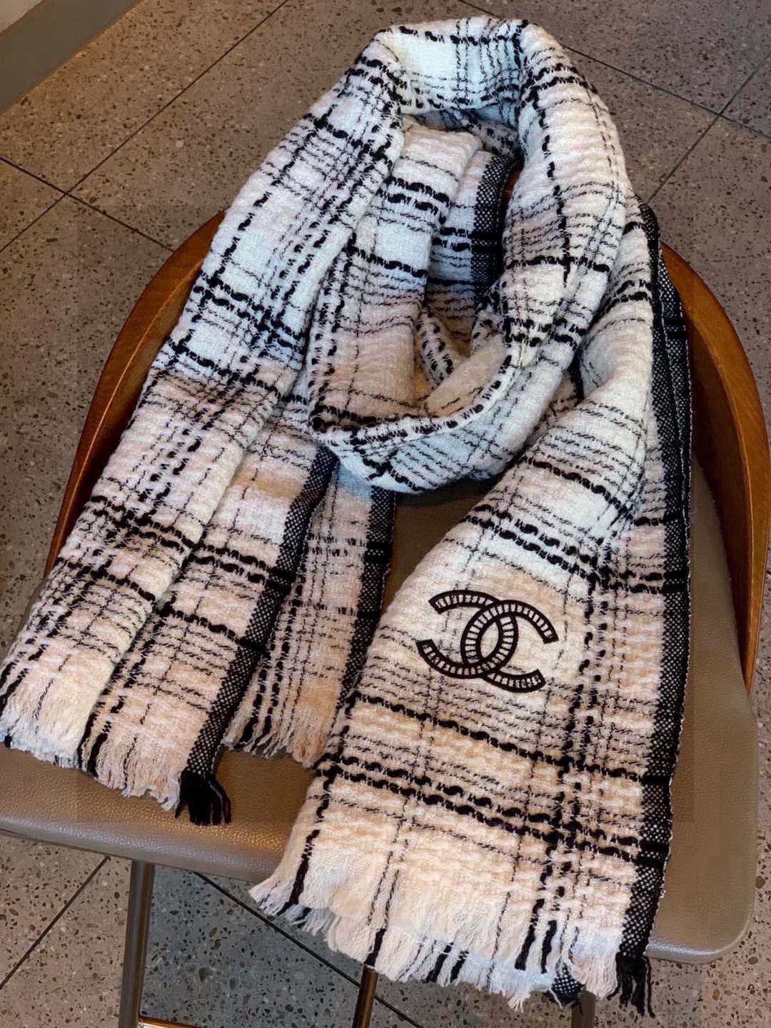  ‼️新😘😘香奈儿（CHANEL）年度最美‼️ 【双C编织格纹披肩】独家渠道原单货‼️年度最新力作 顶极