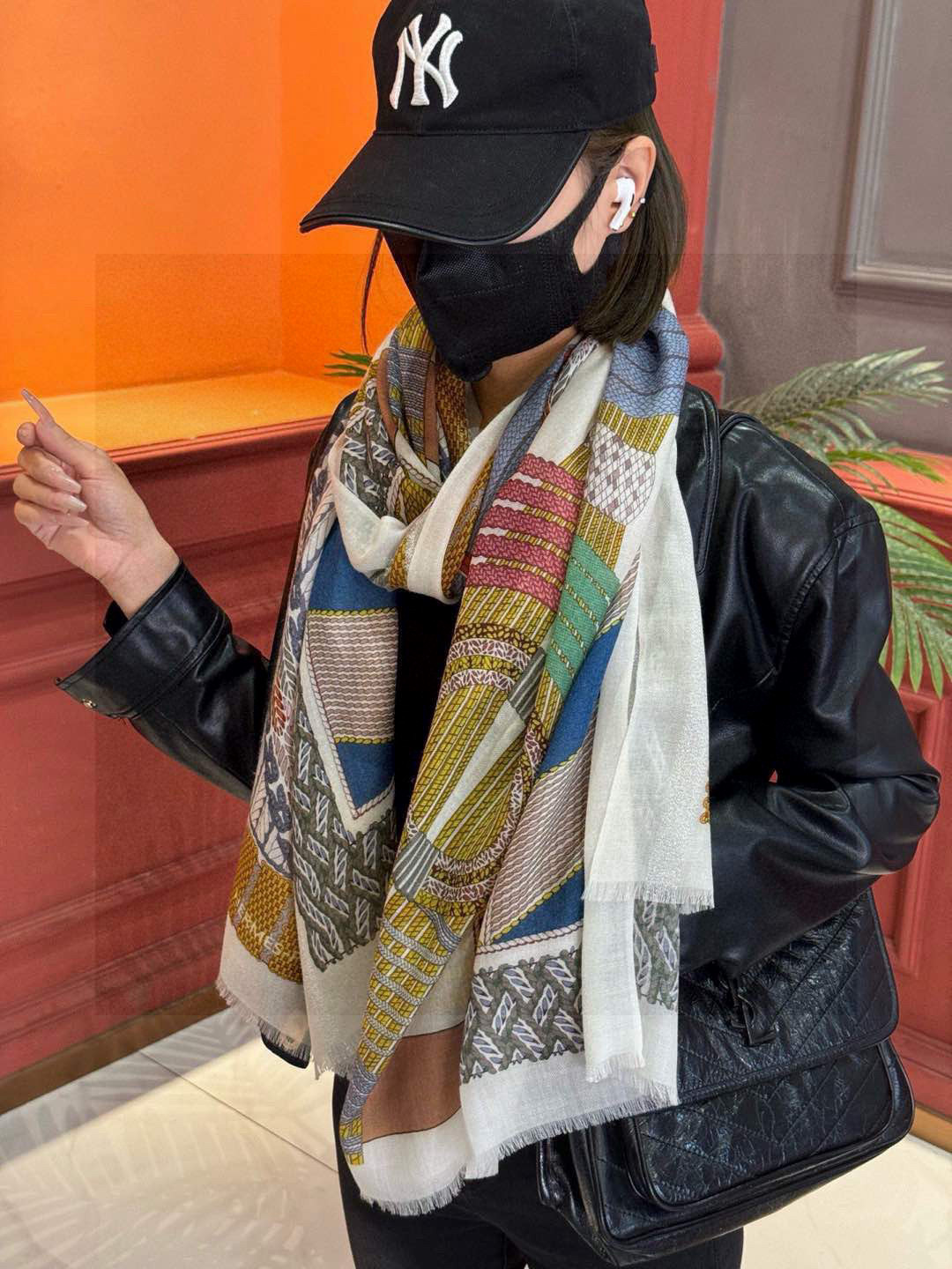   会发光发亮的围巾 爱马仕 专柜同步 买了都说好看羊绒印花‼️推荐💕顶级工艺超值‼️爱马仕专柜爆款🎁🎁