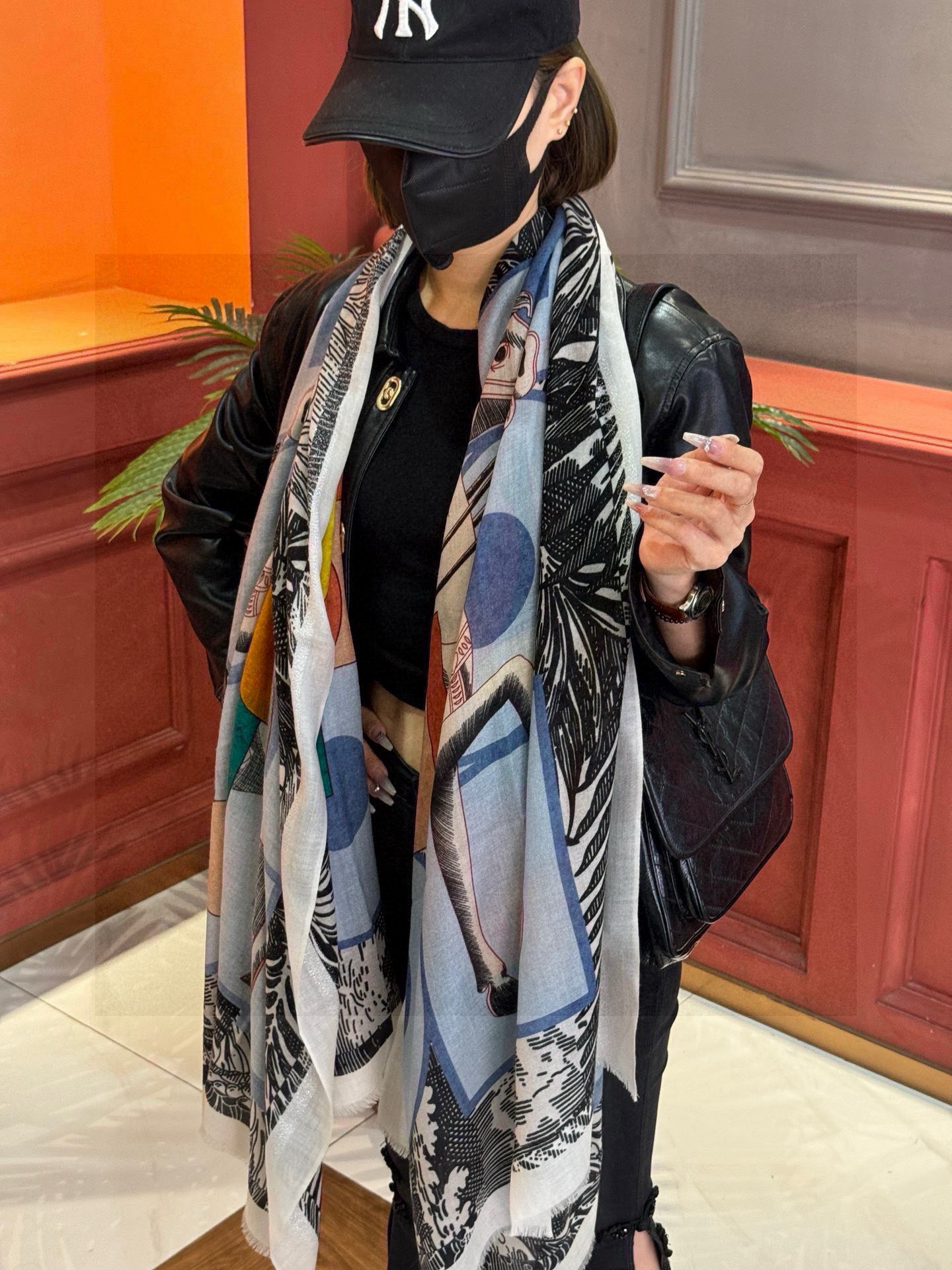   会发光发亮的围巾 爱马仕 专柜同步 买了都说好看羊绒印花‼️推荐💕顶级工艺超值‼️爱马仕专柜爆款🎁🎁