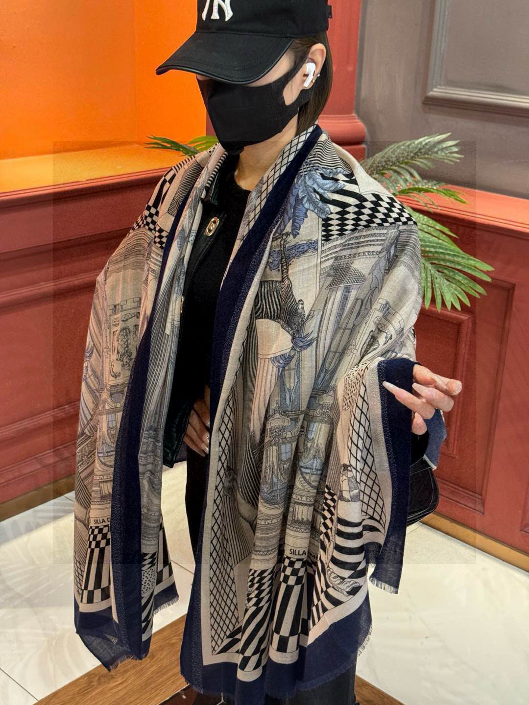   会发光发亮的围巾 爱马仕 专柜同步 买了都说好看羊绒印花‼️推荐💕顶级工艺超值‼️爱马仕专柜爆款🎁🎁