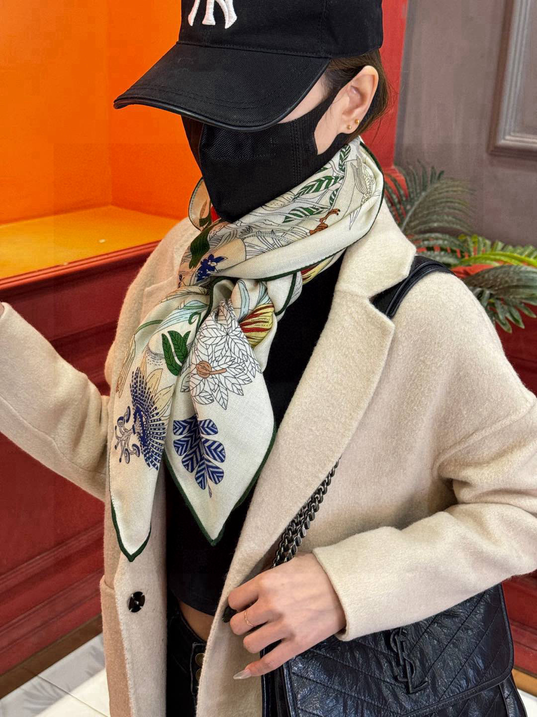  羊绒新款🆕👏买了都说好看‼️推荐💕爱马仕双面同色羊绒方巾，【奇珍乐园双面同色140】顶级工艺超值‼️爱