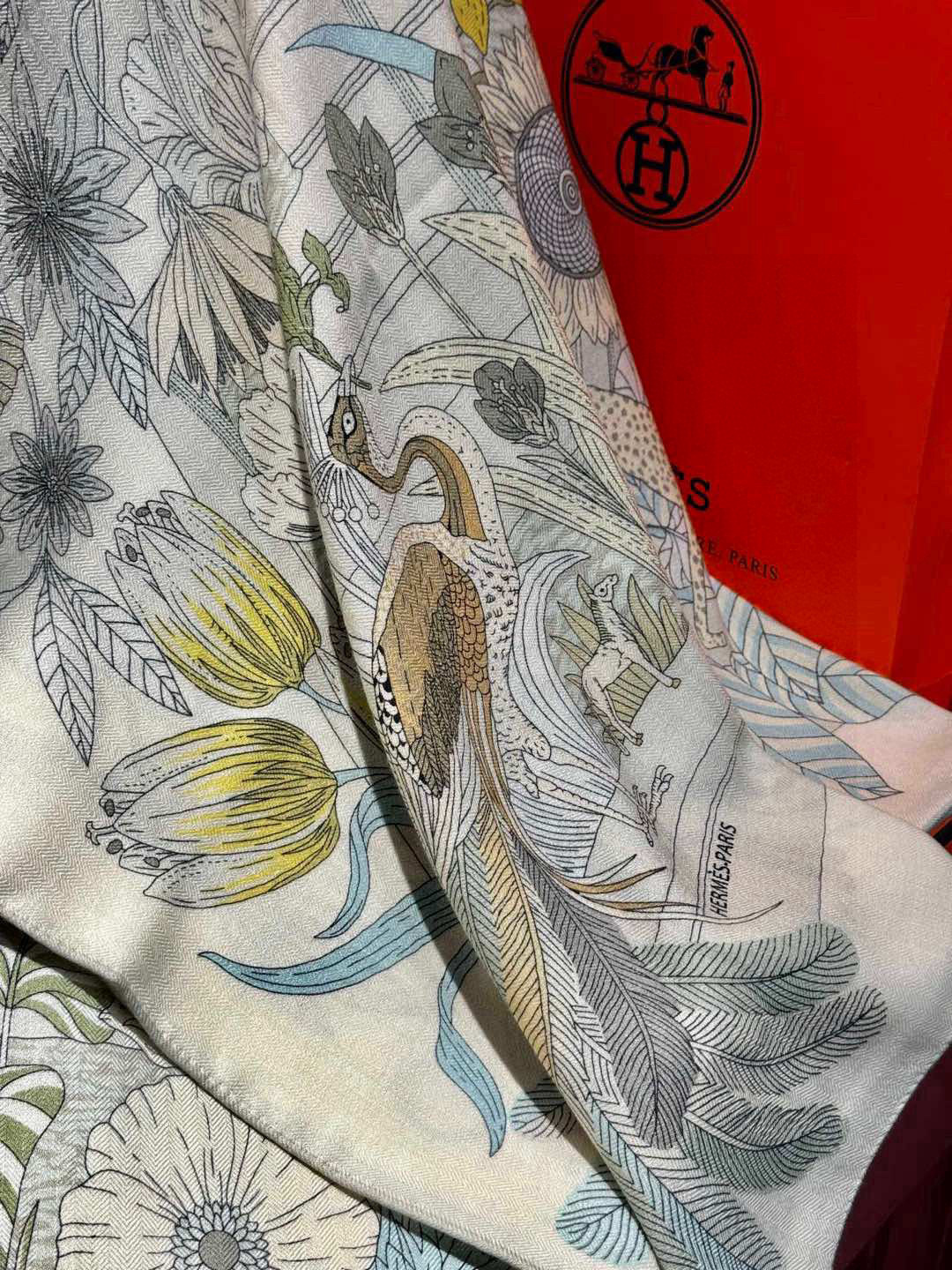  羊绒新款🆕👏买了都说好看‼️推荐💕爱马仕双面同色羊绒方巾，【奇珍乐园双面同色140】顶级工艺超值‼️爱