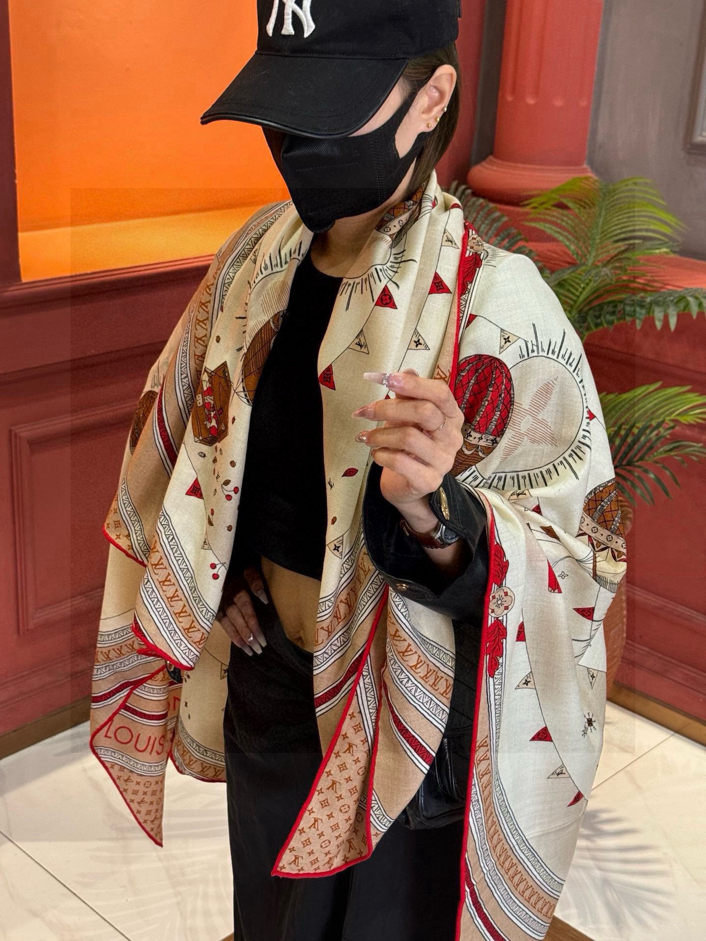 ❄【双面同色】原单Lv140cm丝绒方巾,《热气球》,本款方巾全新加入 U价🉐️ and Away 系列