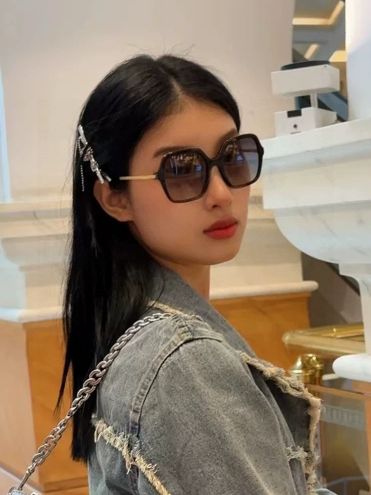 NO:357009,【GUCCI-Polarized Sunglasses】2025 Spring New Model Fashion Hot Fashionable Round Frame Polarized Sunglasses High Quality Comfortable Wear Internet celebrity trendy sunglasses Women's HD Polarized Sunglasses High Quality TR Frame Model G6640 Glasses Sunglasses, Glasses, gucci19860909【GUCCI-偏光太阳镜】2025开春新款 潮流爆款 时尚圆框偏光太阳镜 高品质 佩戴舒适 网红潮款墨镜 女士高清偏光太阳镜 高品质TR镜框 型号G6640眼镜墨镜太阳镜,眼镜,gucci,glasses