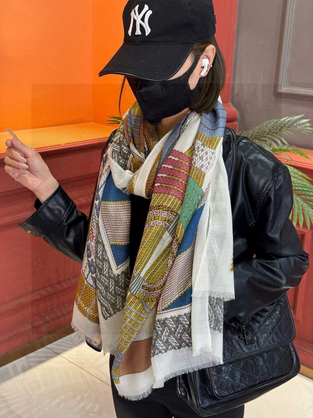   会发光发亮的围巾 爱马仕 专柜同步 买了都说好看羊绒印花‼️推荐💕顶级工艺超值‼️爱马仕专柜爆款🎁🎁