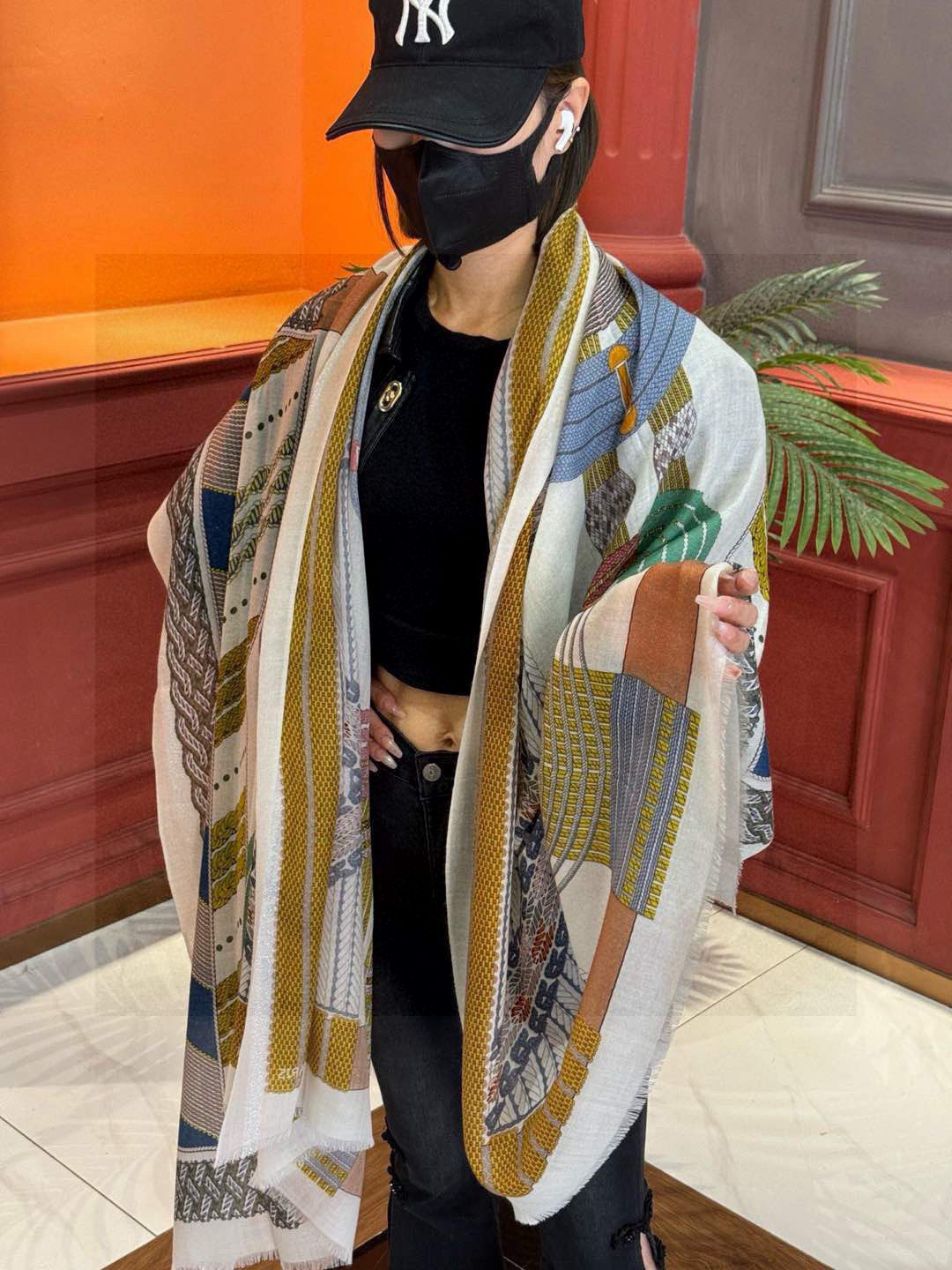   会发光发亮的围巾 爱马仕 专柜同步 买了都说好看羊绒印花‼️推荐💕顶级工艺超值‼️爱马仕专柜爆款🎁🎁