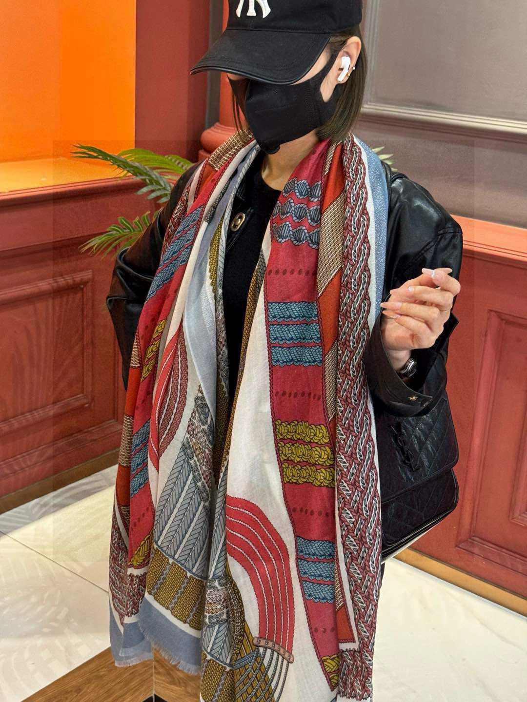   会发光发亮的围巾 爱马仕 专柜同步 买了都说好看羊绒印花‼️推荐💕顶级工艺超值‼️爱马仕专柜爆款🎁🎁