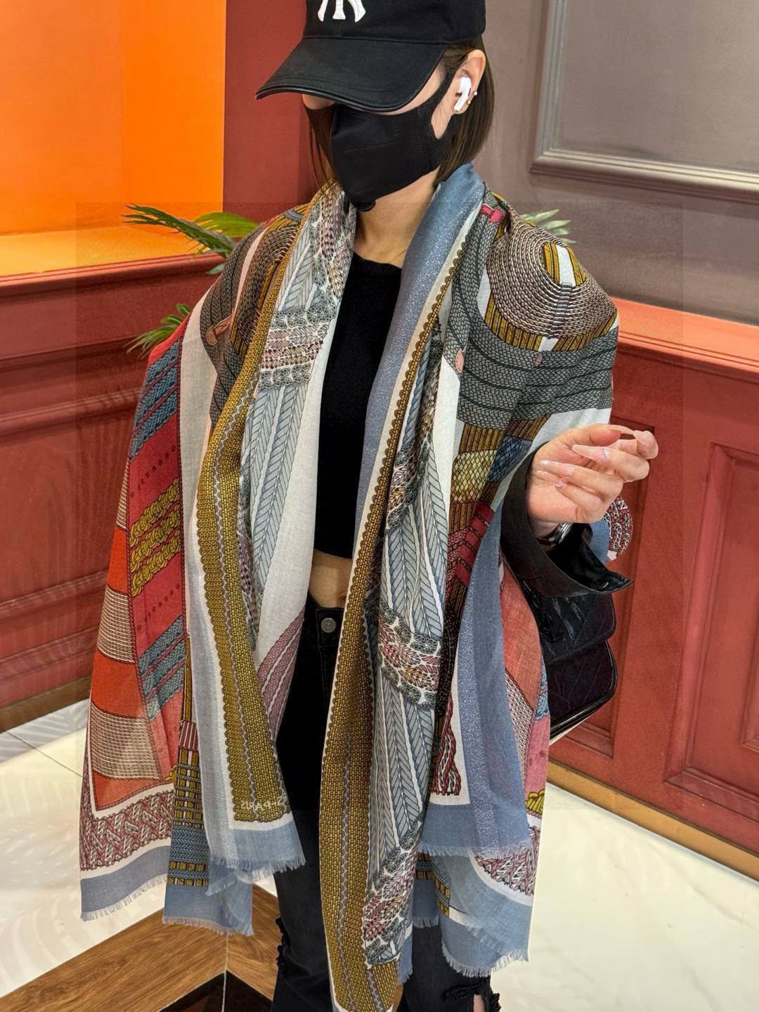   会发光发亮的围巾 爱马仕 专柜同步 买了都说好看羊绒印花‼️推荐💕顶级工艺超值‼️爱马仕专柜爆款🎁🎁