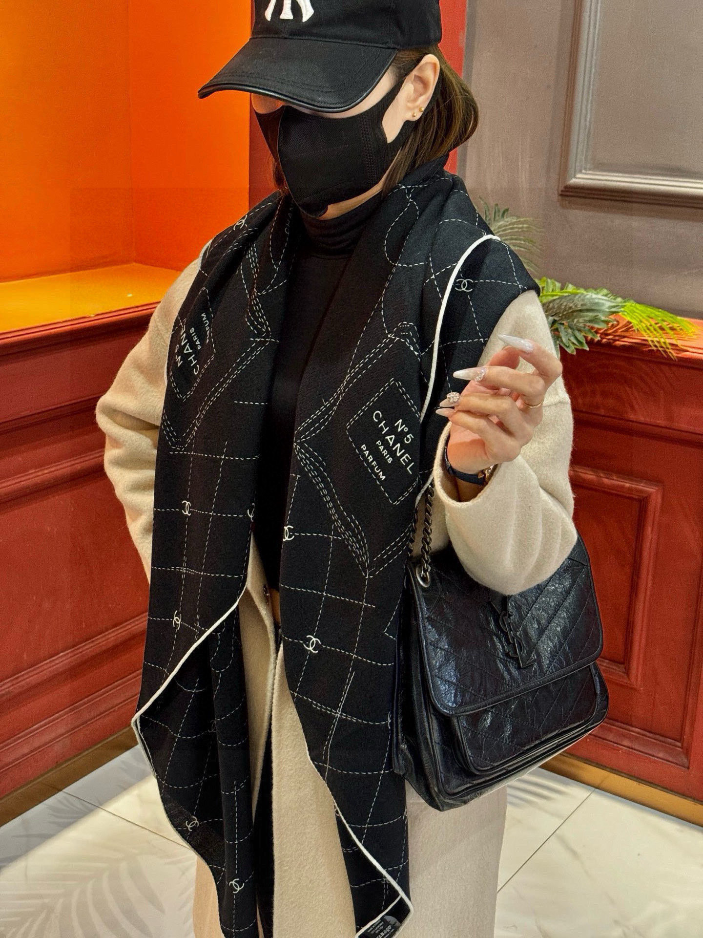 【升级双面同色 加密面料】 上新❤️ 
140*140台版印花  黑白二色 
 高级都市新贵！山茶花的再
