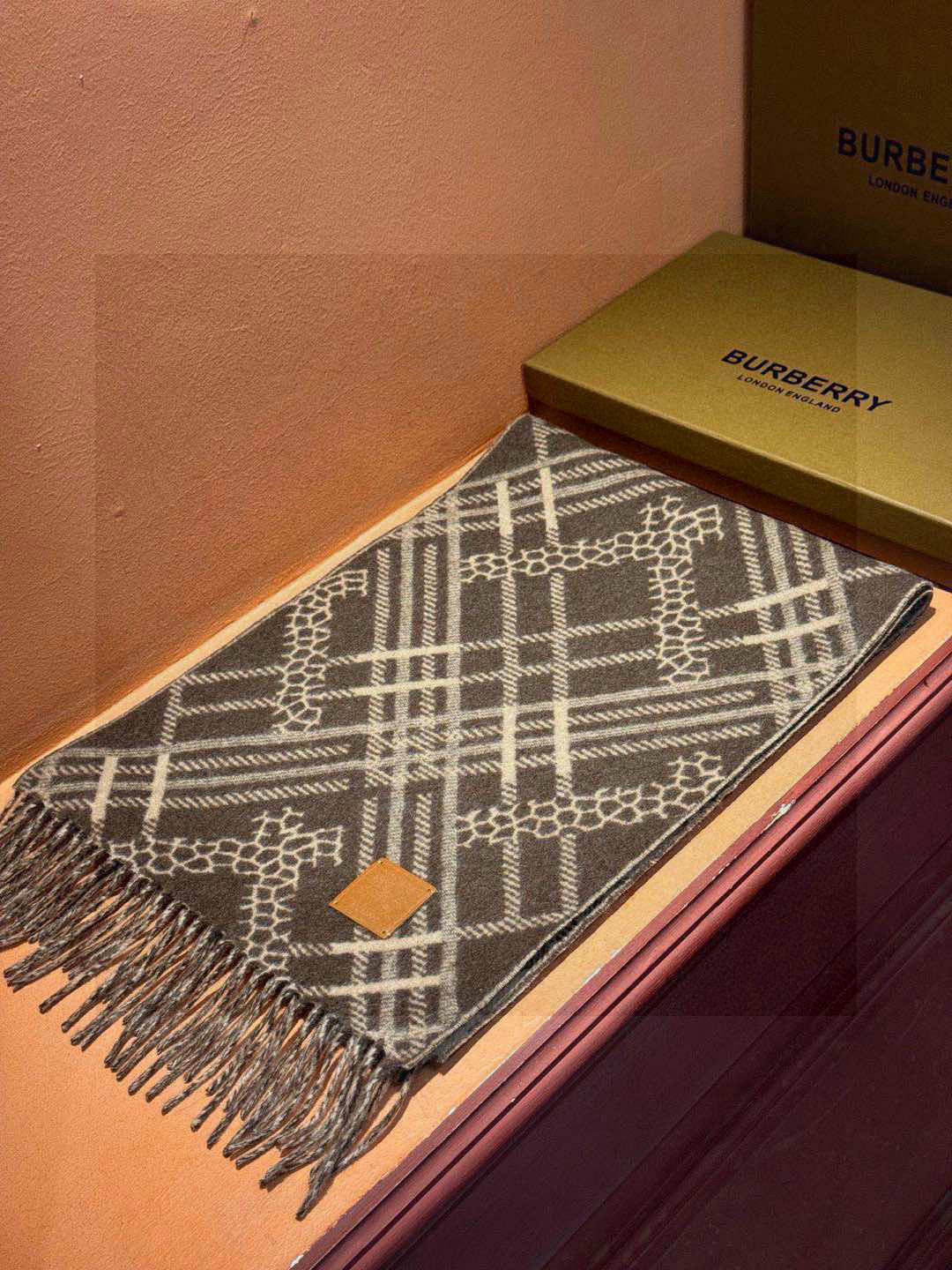  双面围巾 🆕Burberry · 巴宝莉格子围巾❗️好看的要疯掉了，太有型太有魅力了❗️❗️非常斯文