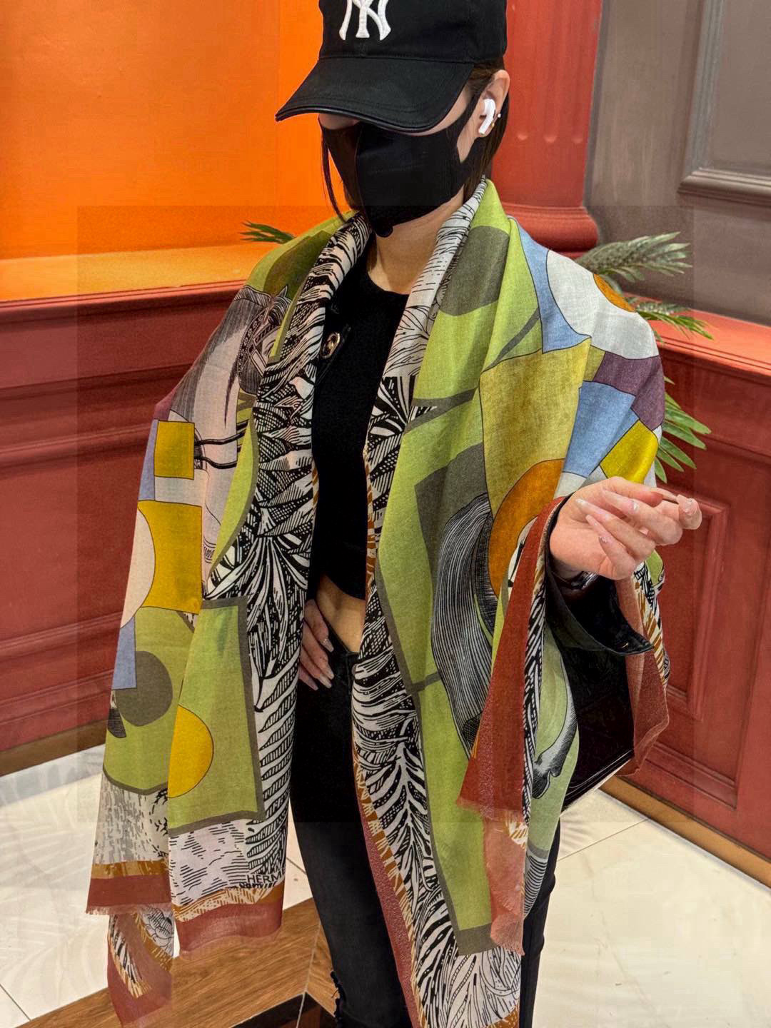   会发光发亮的围巾 爱马仕 专柜同步 买了都说好看羊绒印花‼️推荐💕顶级工艺超值‼️爱马仕专柜爆款🎁🎁