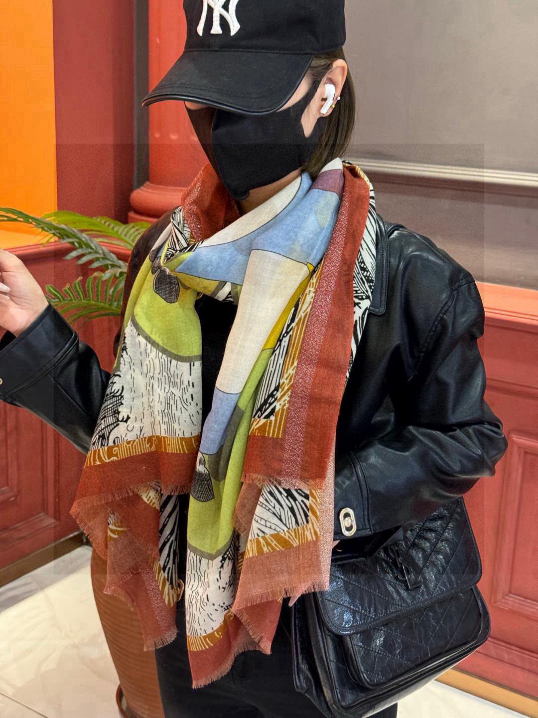   会发光发亮的围巾 爱马仕 专柜同步 买了都说好看羊绒印花‼️推荐💕顶级工艺超值‼️爱马仕专柜爆款🎁🎁