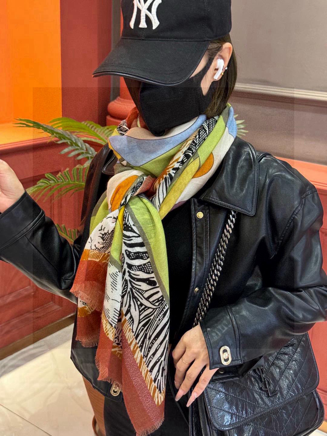   会发光发亮的围巾 爱马仕 专柜同步 买了都说好看羊绒印花‼️推荐💕顶级工艺超值‼️爱马仕专柜爆款🎁🎁