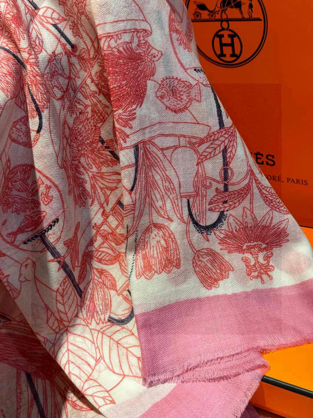  专柜同步 Hermes家买了都说好看【珍奇乐园羊绒长巾】‼️推荐💕顶级工艺超值‼️爱马仕专柜爆款🎁🎁羊
