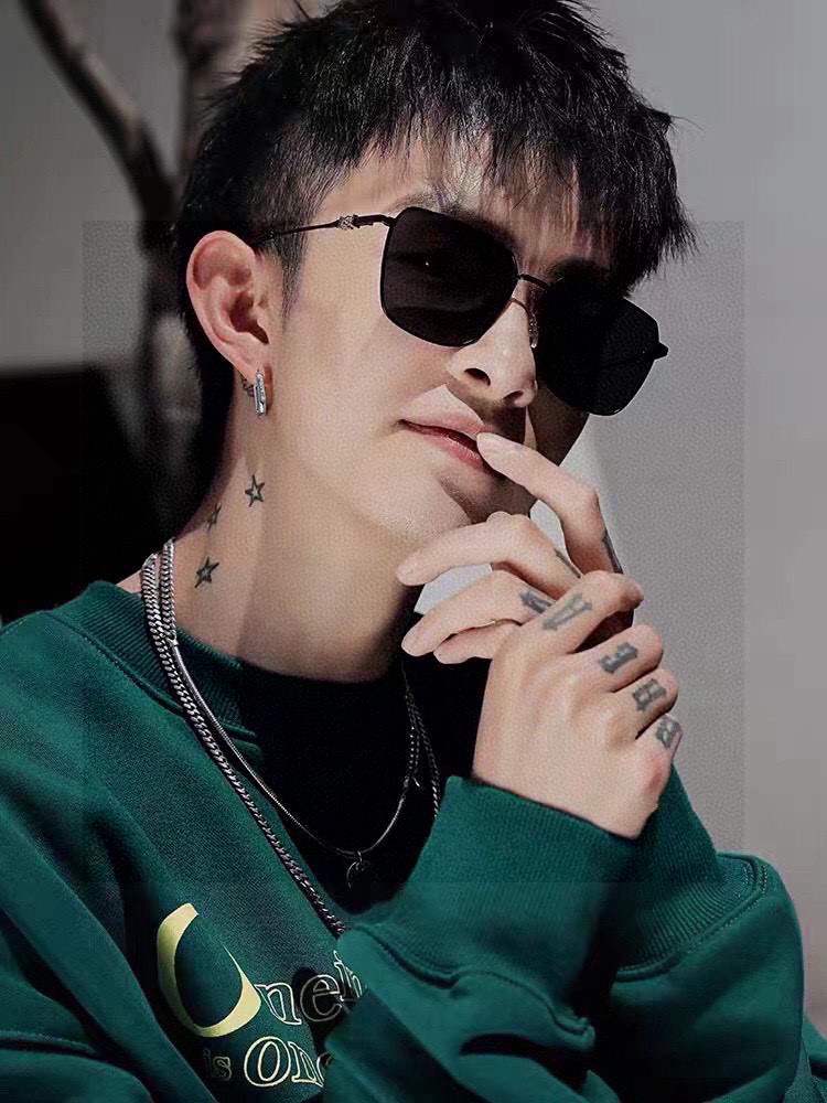   CHROME HEART 克罗心新款太阳眼镜 太阳镜墨镜 风镜设计理念！ KLX91936