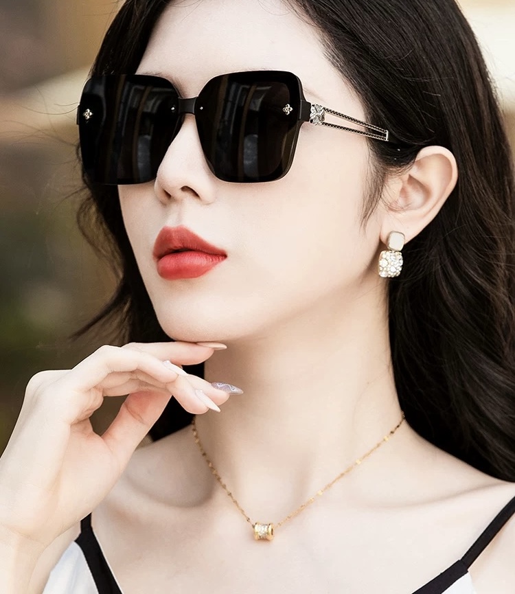【CHANEL】香奈儿 2025新款山茶花潮流爆款 时尚圆框高清偏光太阳镜 佩戴舒适 网红潮款墨镜  ♥