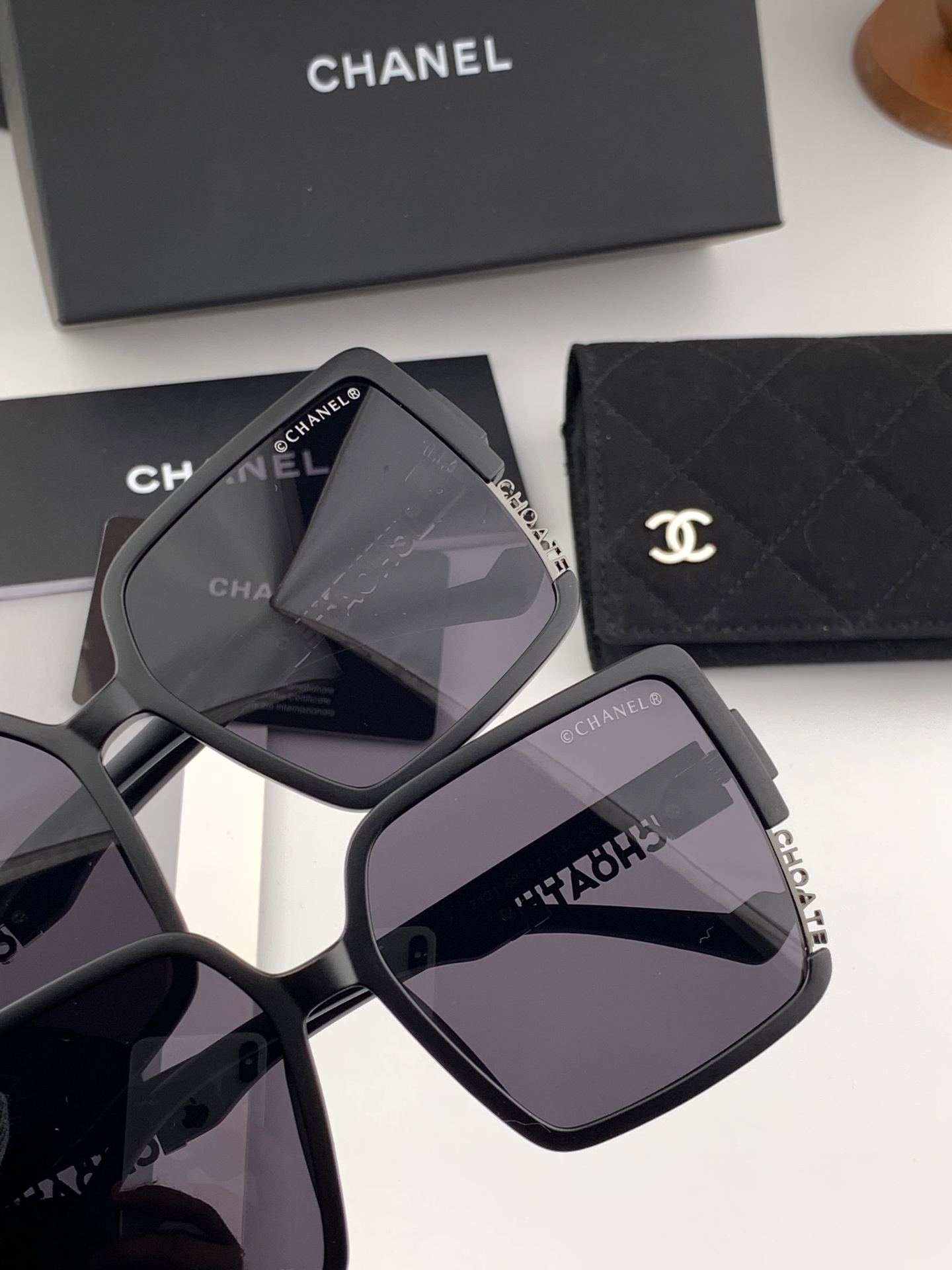   新款🔺CHANEL🔻 香奈儿新款 女士成熟大框款墨镜‼️时尚镜腿高端大气太阳镜 送人自用必备 女款推