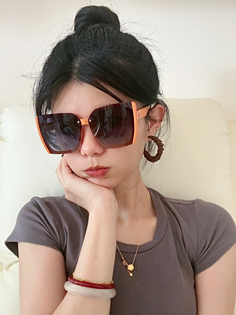   2025新款 爱马仕女士偏光太阳镜🕶️ 宝丽来高清镜片🎉高品质TR-90镜框 时尚百搭！
型号：H6