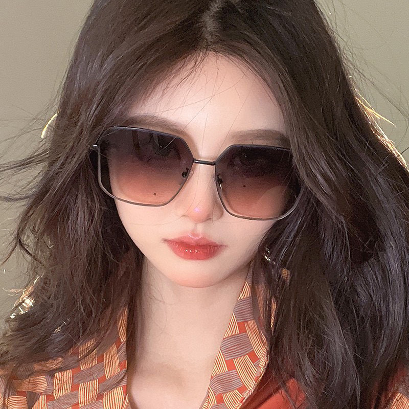 【CHANEL】香奈儿  新款尼龙太眼镜，无框钻石 切边更有质感，大气女人范儿，大脸小脸都好看 ！型号：
